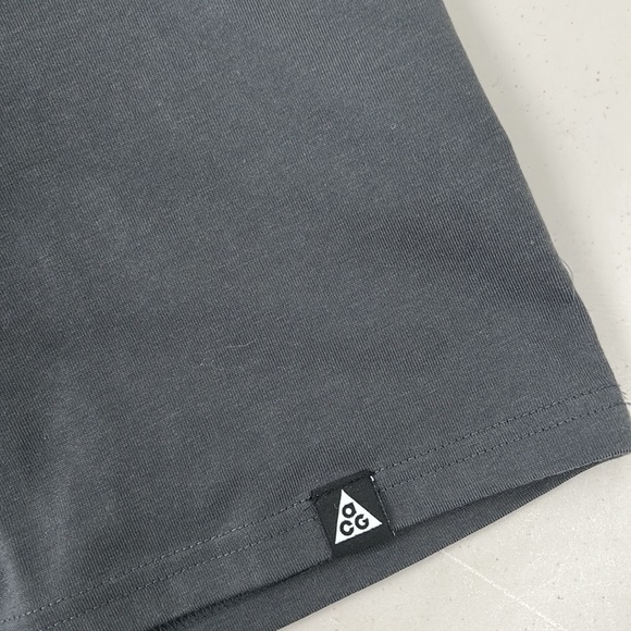 Nike ACG Monolithic short sleeved t-shirt Anthracite recycled & organic fibers - Picture 6 of 8